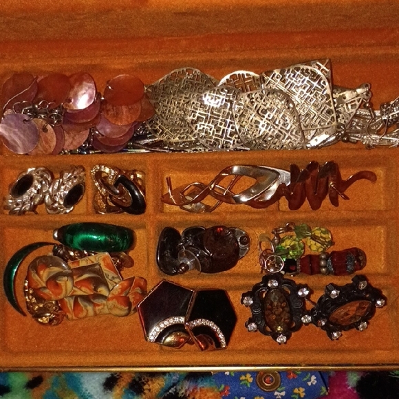 Assorted Earrings Collection - Picture 1 of 3